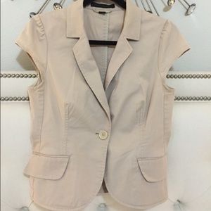 Khaki one button fitted short blazer