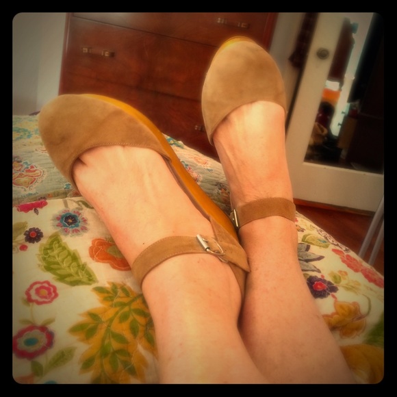 Madison Harding Sz 9 fawn-colored flatform shoes