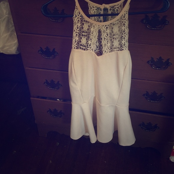 NEW! 💖 Charlotte Ruse peplum lace top!