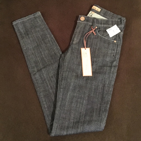 Denim - 🎉90% off Sale-NWT-skinny jeans in size 24.
