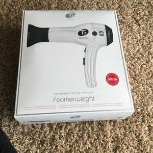 T3 Bespoke Featherweight Blow Dryer