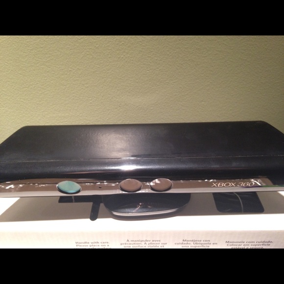 Xbox 360 Kinect Sensor - Picture 2 of 4