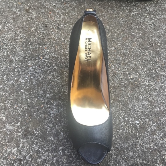 Michael Michael Kors black peep toe heels - Picture 2 of 4