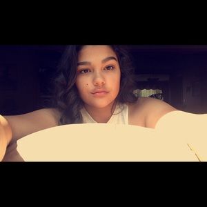 Meet your Posher, Alexis