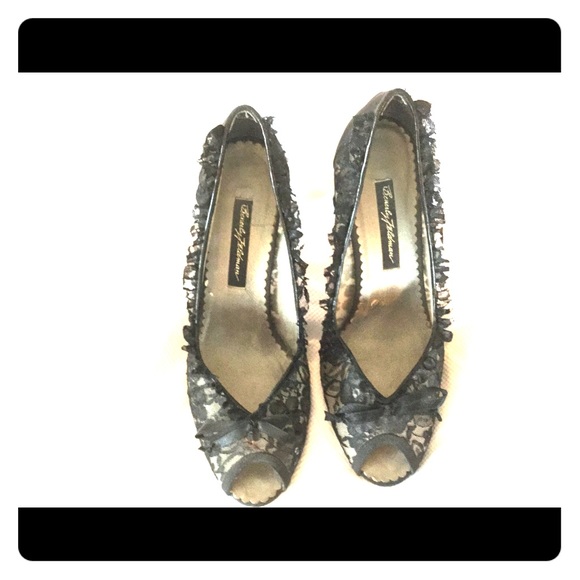Black lace peep toes!