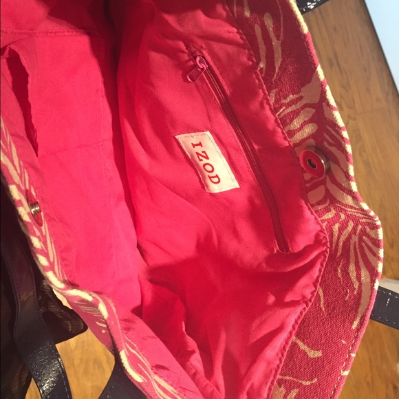 *SALE*IZOD new tote bag w/ button snap - Picture 2 of 3