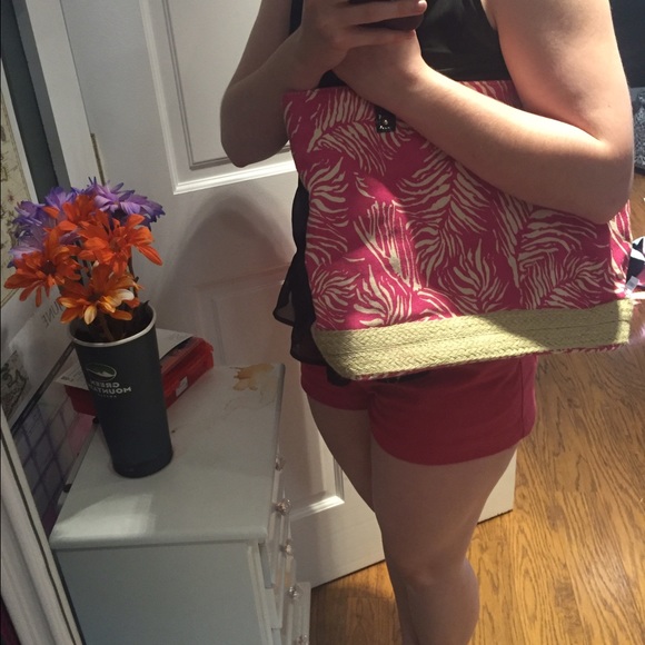 *SALE*IZOD new tote bag w/ button snap - Picture 3 of 3