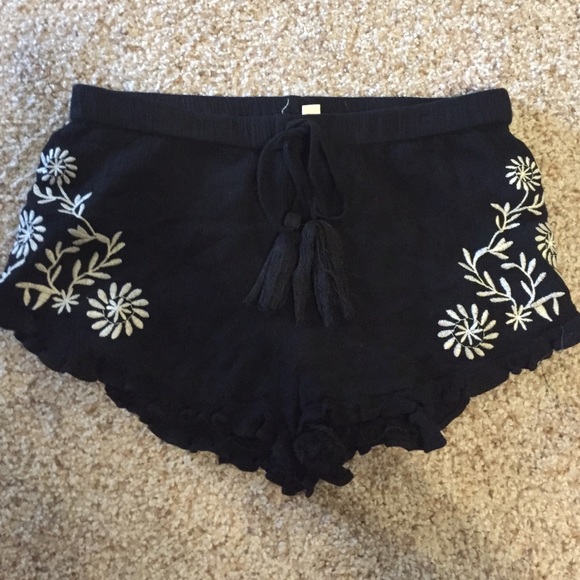 cute flowed shorts - Picture 2 of 2