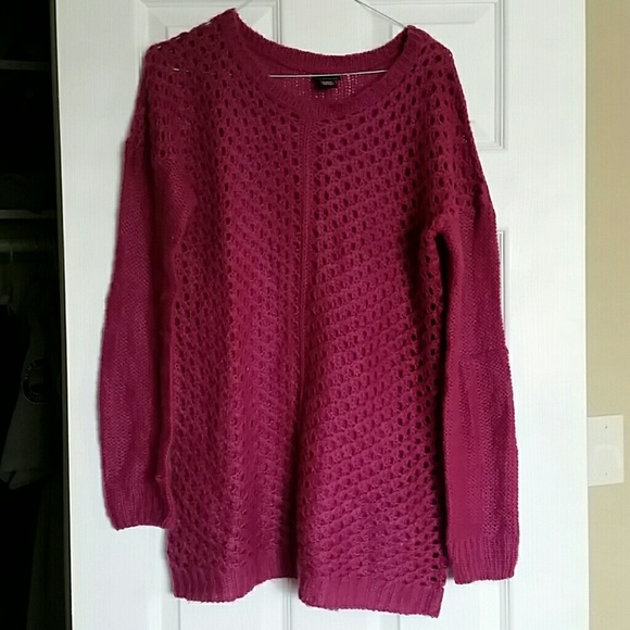 Maroon sweater