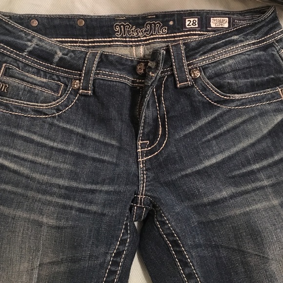 Size 28 Miss Me jean capris