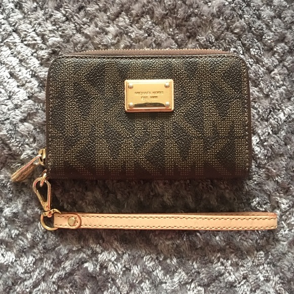 Michael Kors wristlet