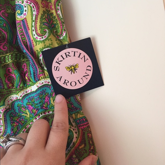 Cute top - Picture 2 of 4