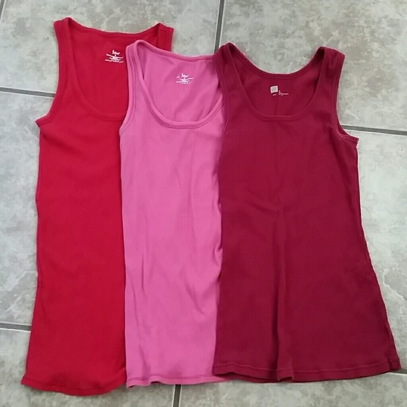 Set of 3 tank tops
