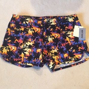 Women's "HOT TOPIC" short size 11 NWT