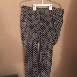 Old Navy Black and white pixie pants