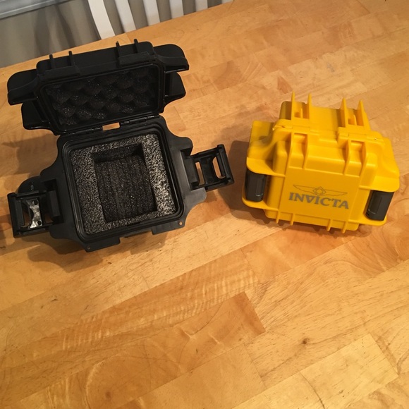 One slot watch cases