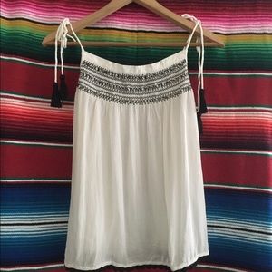 Acapulco Embroidered Top NWOT