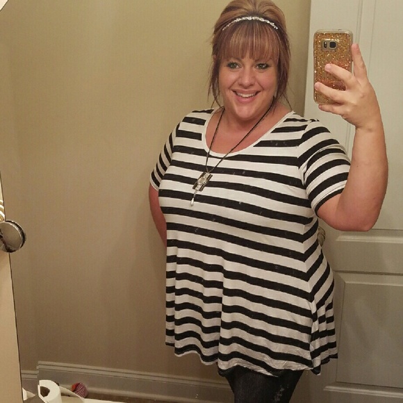 Meet your Posher, Kelli - Picture 2 of 3