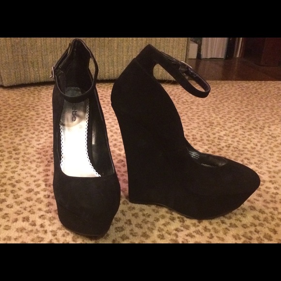 bebe black suede platform pumps - Picture 2 of 4