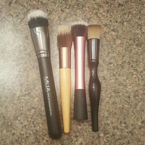 Makeup brush bundle