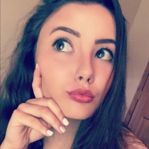 Meet your Posher, Chloe