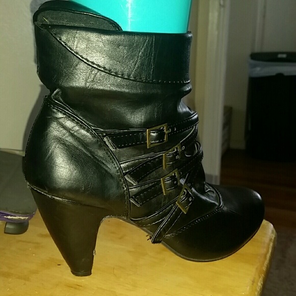 Wells heel boots