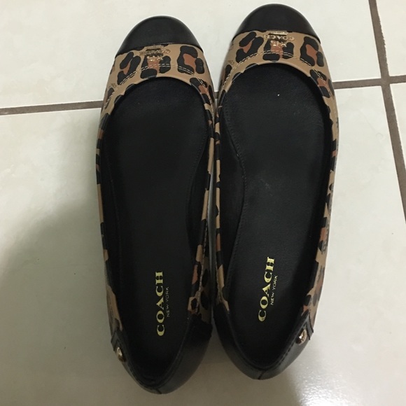 Brand new never used coach flats sz 6.5