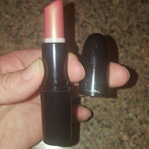 MAC lipstick in Ramblin Rose