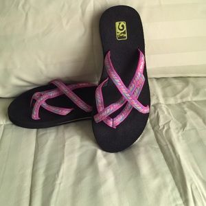 TEVA Olowahu Thong Flip Flop Sandals