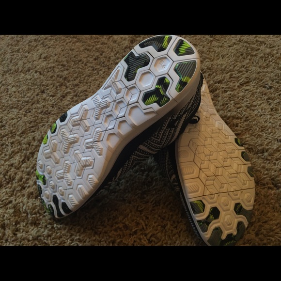 👠👠SOLD👠👠NWOT Nike Free TR Flyknit 5.0 - Picture 4 of 4