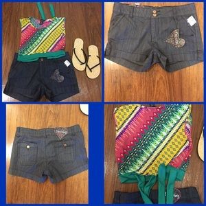 Jean shorts...striped shirt & a pair of flip flops