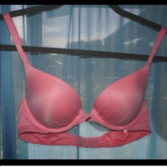 VS pink push-up bra