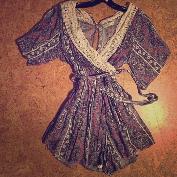 Short sleeved colorful romper