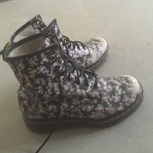 DOC MARTEN FLORAL BOOTS