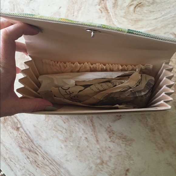 Vintage Rose Clutch - Picture 2 of 3