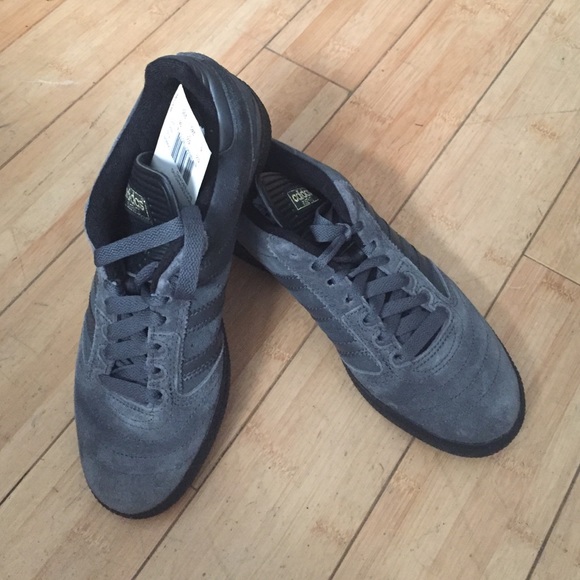 Adidas Busenitz suede shoe (5.5 MNS/ 7.5 WMNS)