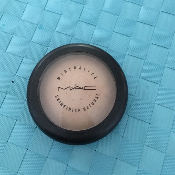 MAC mineralized skin finish