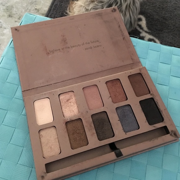 Still natural eyes palette