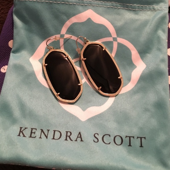 Black Danielle Kendra Scott Earrings!!