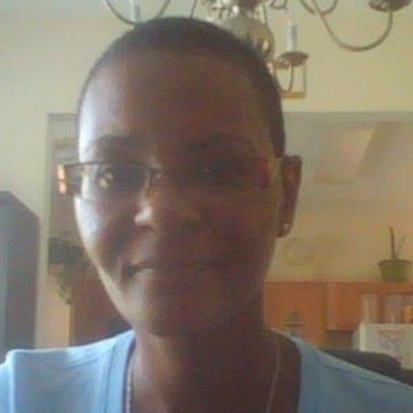 Meet your Posher, Yve - Picture 1 of 1