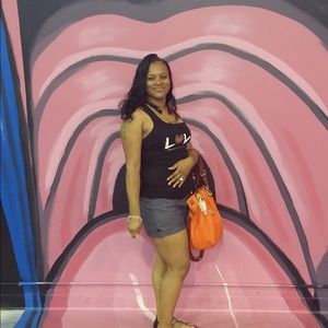 Meet your Posher, Yanna