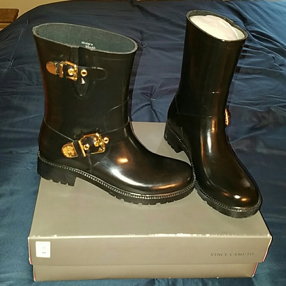 Vince Camutos <SOLD>