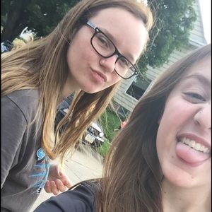 Meet your Posher, Crystal