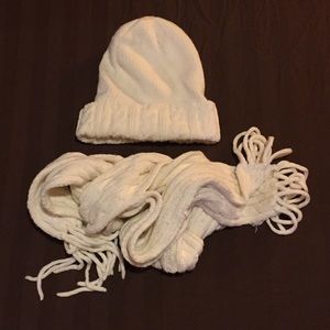 Knit hat & scarf