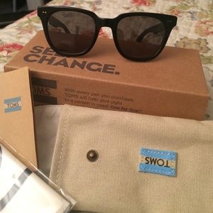 Brand new Toms Memphis black sunglasses