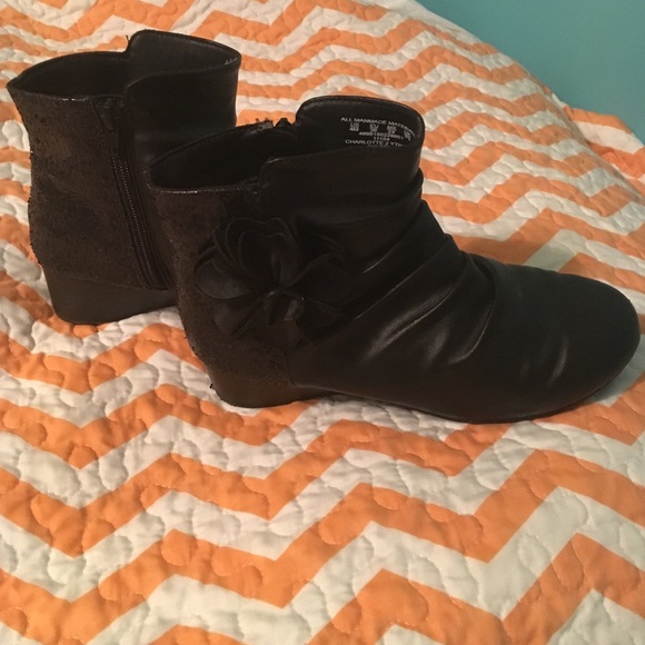 Bongo Brand low rise boots! ❗️GIRLS SIZE❗️