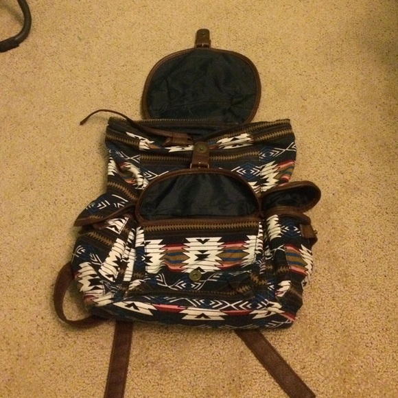 Tribal Print Backpack - Picture 2 of 4
