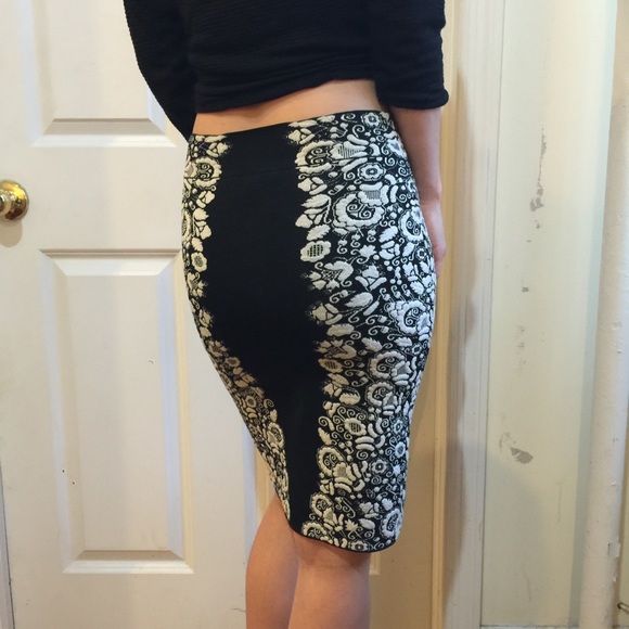 BCBGMaxAzria Dresses & Skirts - BCBGMAXAZRIA Black White Floral Bandage Skirt