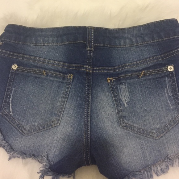 🚫SOLD🚫 Denim shorts with lace pockets - Picture 2 of 2