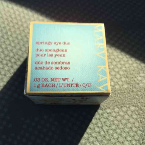 Eye shadow duo